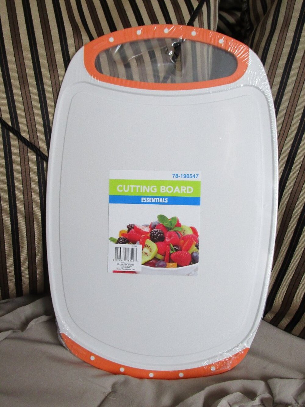 NWT plastic cutting surface